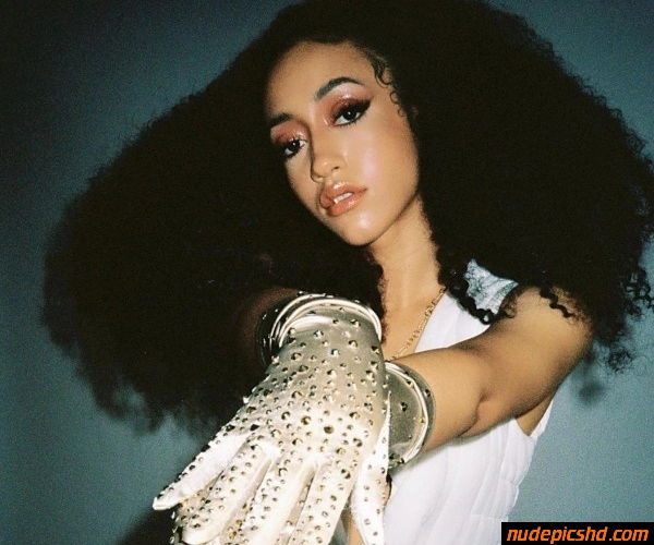 Gorgeous Singer Jenevieve