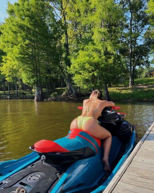 Addison Rae Booty