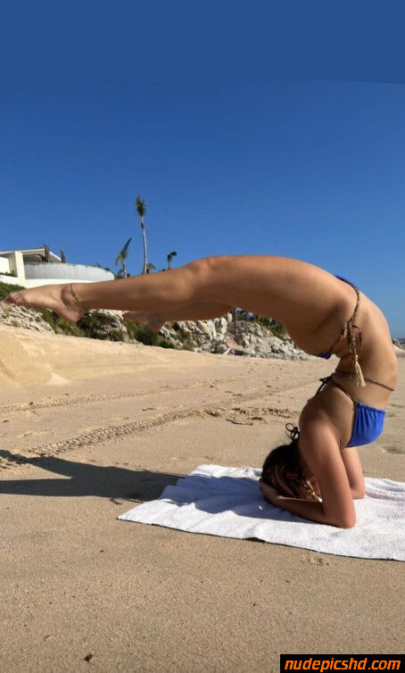Addison Rae Flexible