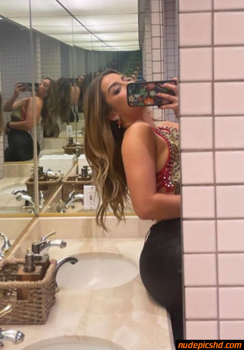 Addison Rae Sink Pic
