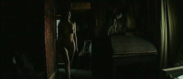 Marion Cotillard nude - War in the Highlands (La guerre dans le Haut Pays) (1998)