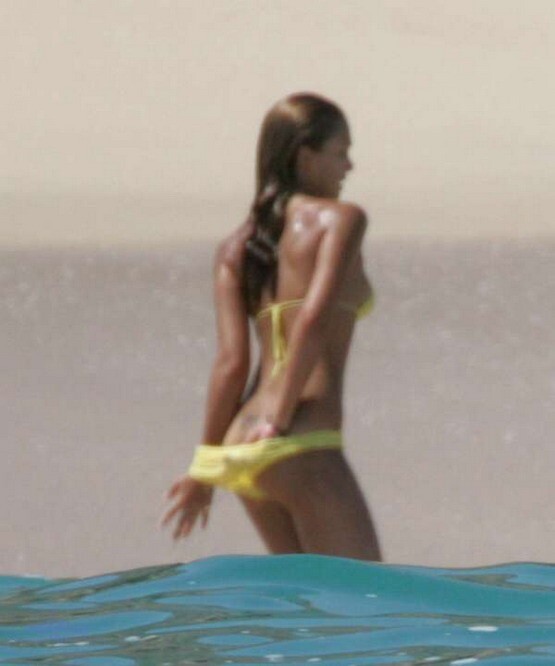 Jessica Alba Bikini Oops