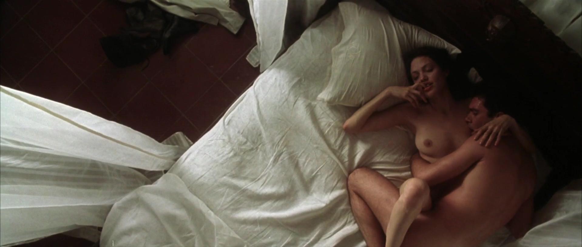 Angelina Jolie nude - Original Sin (2001)